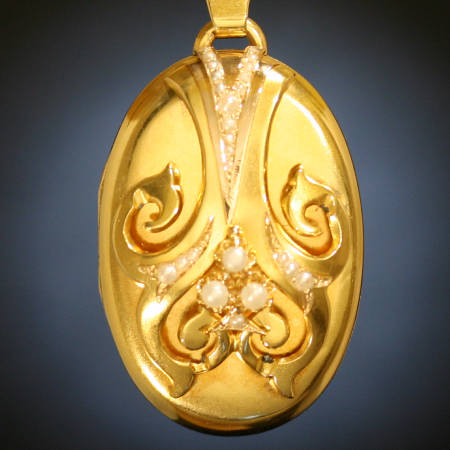 Beautiful Victorian golden locket
