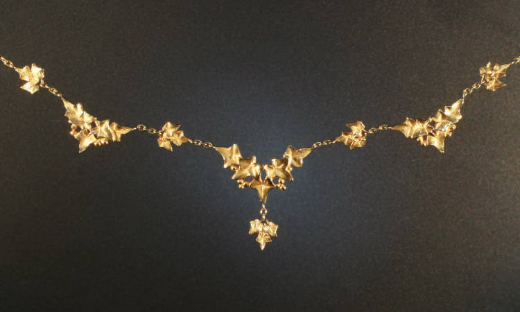 French late Victorian early Art Nouveau necklace full of love symbolism