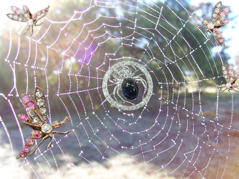 Sparkling spider in Art Deco tie pin with sugar loaf cabochon cut sapphire