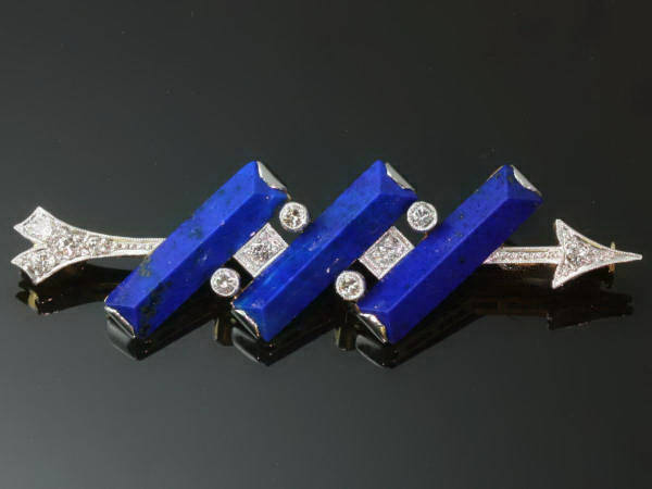 Diamond arrow brooch perforating three solid bars of lapis lazuli