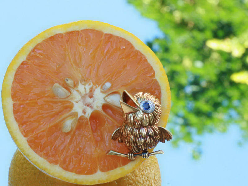 Typical fifties bejeweled golden bird brooch made in France