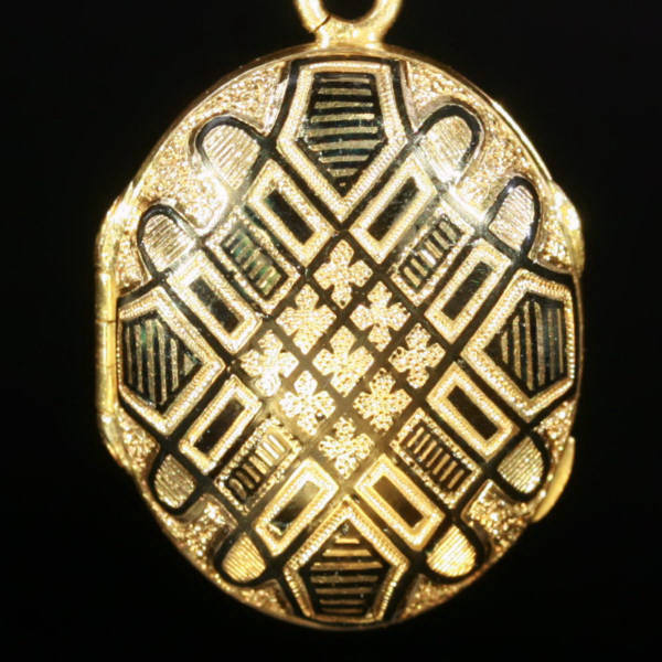 Antique jewelry with color black up to $2,000