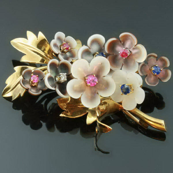 Antique jewelry with floral theme