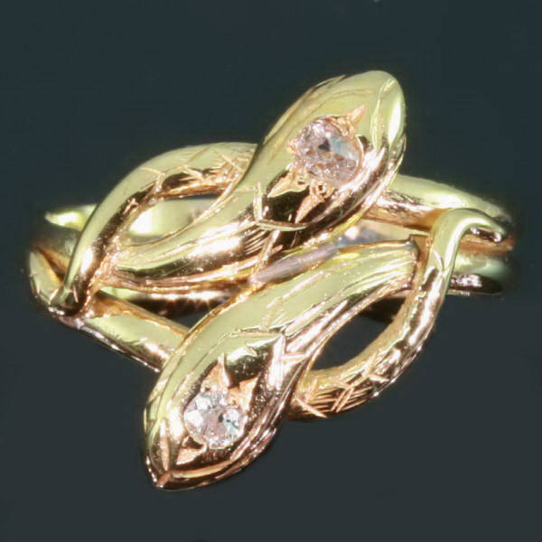 Antique rings between $1000 and $2500