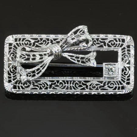 Antique brooches under $1000