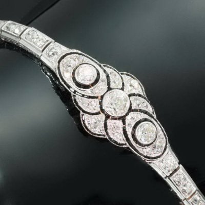 Art Deco diamond platinum flexible bracelet from the forties from the antique jewelry collection of www.adin.be