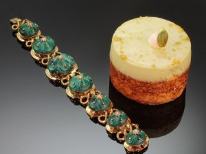 Click here to see the Russian malachite articulated bracelet from the antique jewelry collection of www.adin.be
