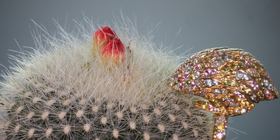 Gold estate ring, bejeweled hedgehog set with diamonds and multi colored semi precious stones from the antique jewelry collection of www.adin.be