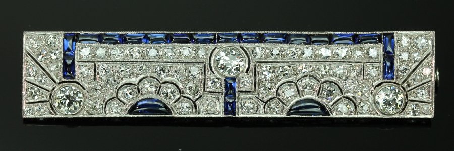 Must See! Strong design Art Deco platinum brooch diamonds and sapphires