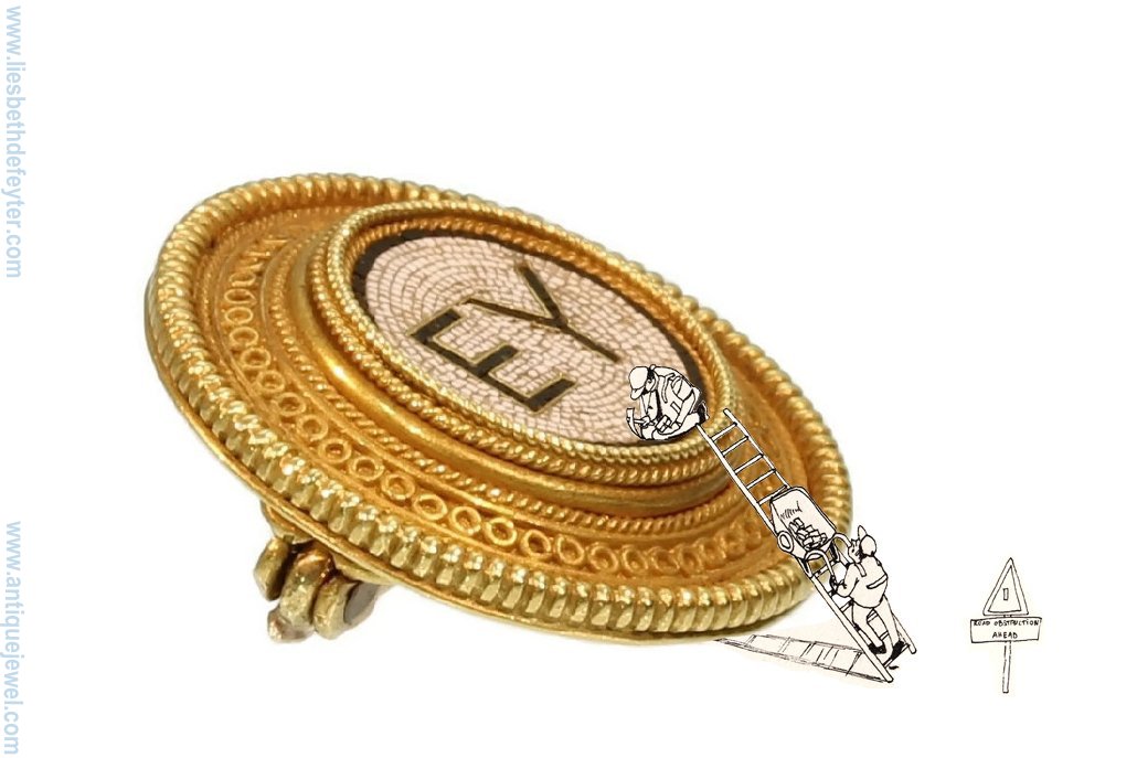 Micro mosaic gold brooch with filigrain by Castellani