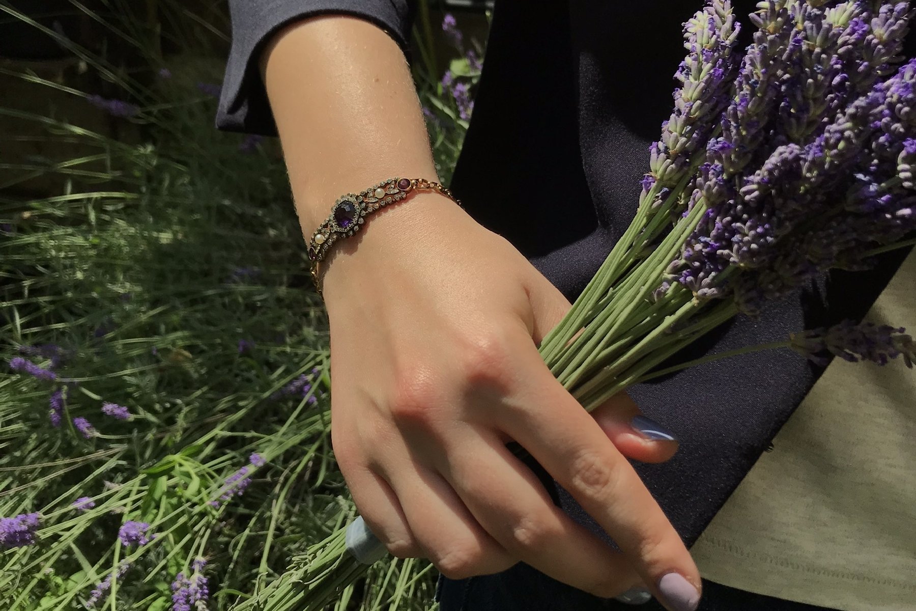 Click the picture to get to see this Antique gold bracelet with amethyst diamonds and pearls.