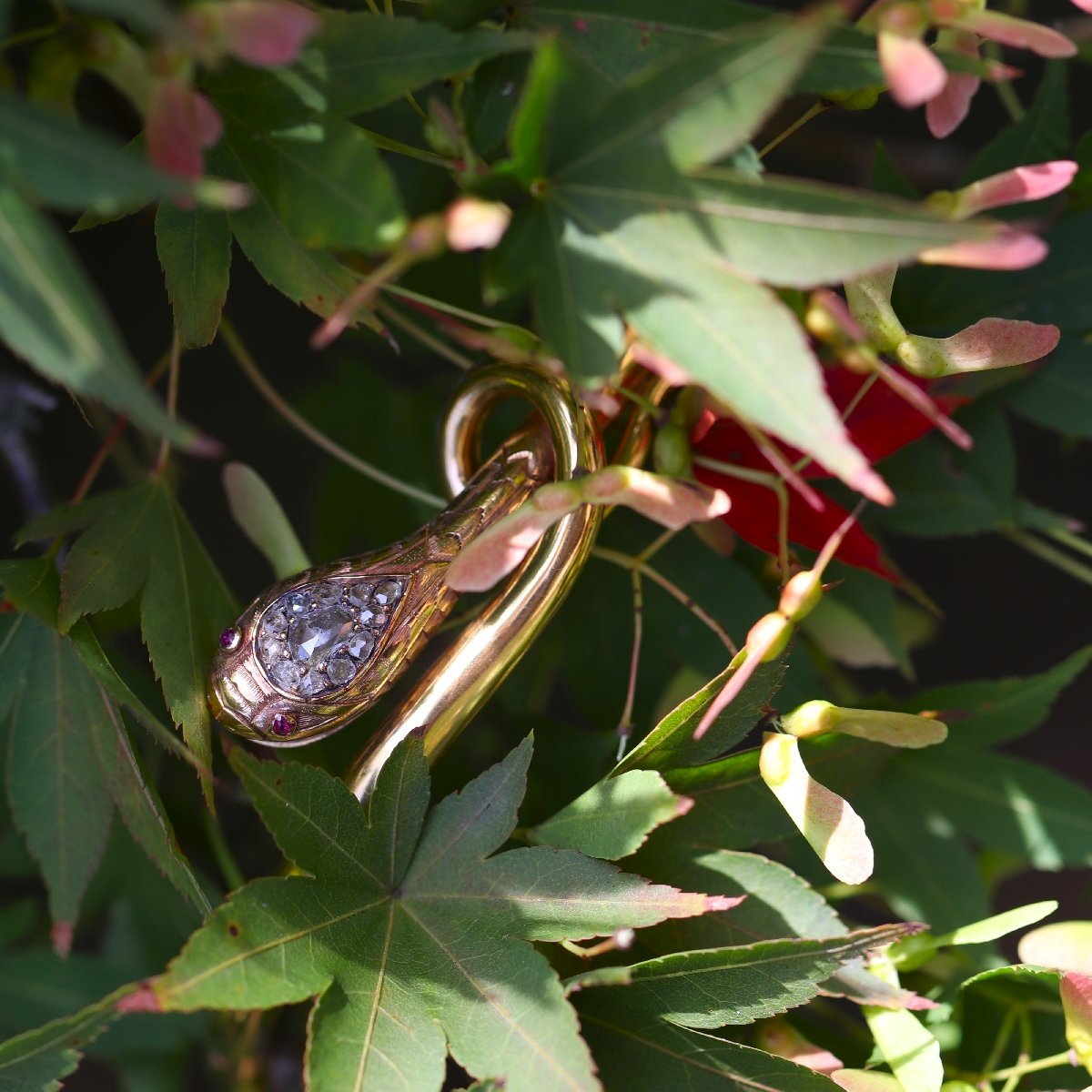 Click the picture to get to see this Antique snake bangle set with diamonds and rubies.