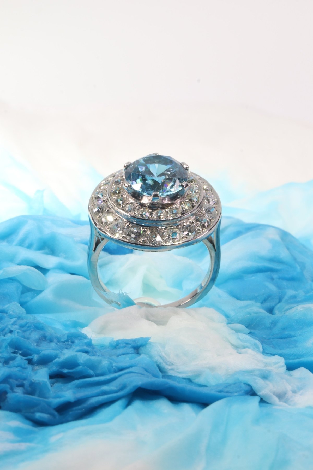 Click the picture to get to see this Vintage Fifties ring diamond loaded with a big starlite.